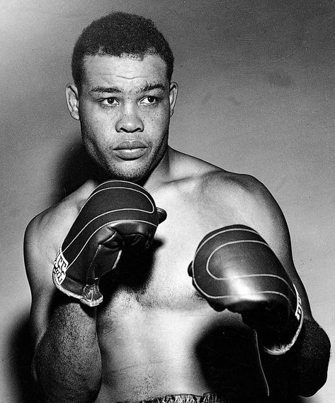 Larry Holmes, Muhammad Ali Boxing, American Boxer, Heavyweight Boxing, Joe Louis, Boxing History, Professional Boxer, Boxing Champions, Sport Icon