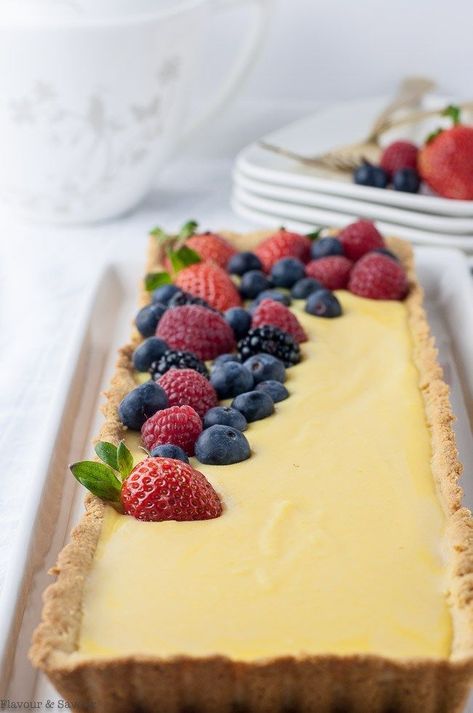 Lemon Curd Dessert, Curd Tart, Almond Flour Crust, Lemon Curd Tart, Gluten Free Dairy Free Dessert, Dessert Oreo, Patisserie Sans Gluten, Dessert Sans Gluten, Desserts Keto