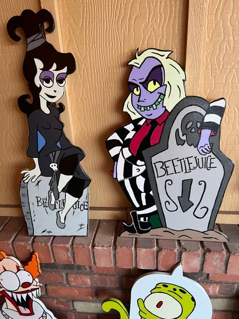 Disney Halloween Wood Cutouts, Outdoor Halloween Wood Cutouts, Halloween Cardboard Cutouts, Beetlejuice Decorations Diy, Halloween Cubicle, Scarecrow Drawing, Floating Candles Halloween, Beetlejuice Party, Halloween Yard Displays