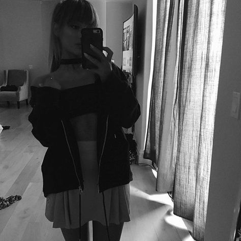 Ariana Grande Bangs, Ariana Grande Selfie, Ariana Grande News, Genius Lyrics, Ariana Grande Outfits, Ariana Grande Style, Ariana Grande Photos, Art Cover, Forever Girl