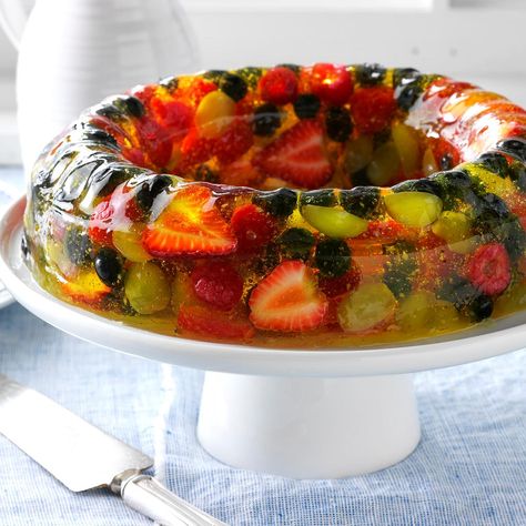 Salad Recipes With Fruit, Jello Salad Recipes, Aspic Recipe, Recipes With Fruit, 70s Food, Jello With Fruit, Jello Mold Recipes, Congealed Salad, Gelatin Salad