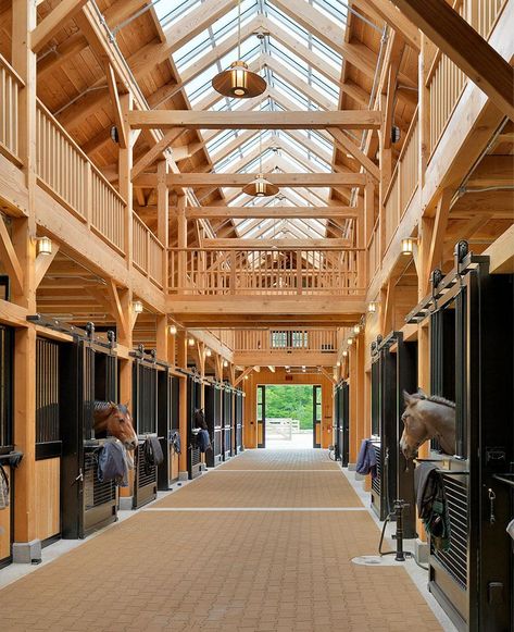 Luxury Horse Barns, Dream Barn Stables, Horse Barn Ideas Stables, Horse Barn Designs, Dream Stables, Dream Horse Barns, Horse Barn Plans, Rasy Koni, Horse Stable