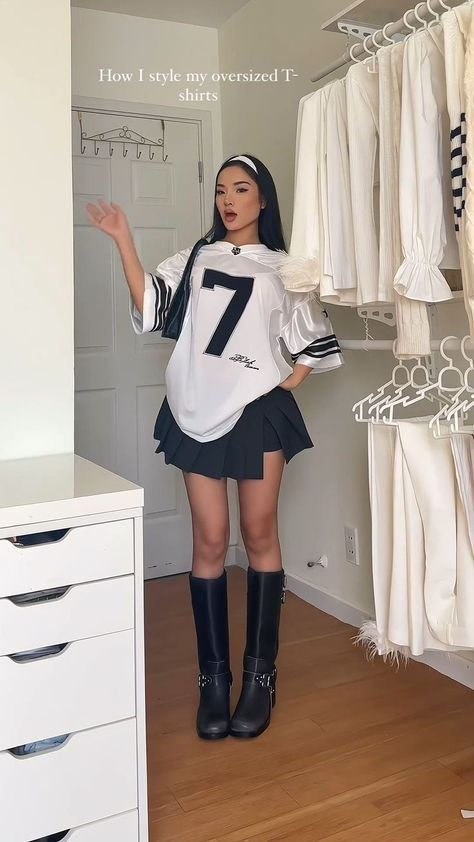 bloquette type T Shirt And Jean Skirt Outfit, T Shirt Outfit Skirt, Denim Top Aesthetic, All Denim Outfit Aesthetic, Corset Outfit Shorts, Outfit Ideas Denim Skirt, Denim Top And Skirt Outfit, T Shirt Aesthetic Outfits, Jersey Shirt Outfit Women