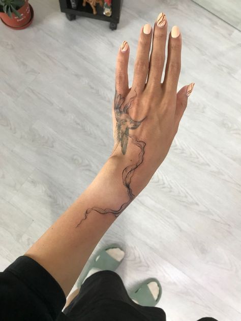 Gender Neutral Tattoos, Smokey Tattoo, Unique Hand Tattoos, Wrap Around Wrist Tattoos, Hand Tattoo Designs, Henna Inspired Tattoos, Wrap Tattoo, Ear Tattoo Ideas, Torso Tattoos