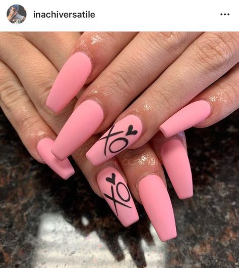 Xo On Nails, Xo Nails Design The Weeknd, Valentines Day Nails Xo, The Weeknd Nails Design After Hours, Matte Valentines Day Nails, Valentines Nails Xo, Matte Valentines Nails, Xo Nails Design, The Weeknd Inspired Nails