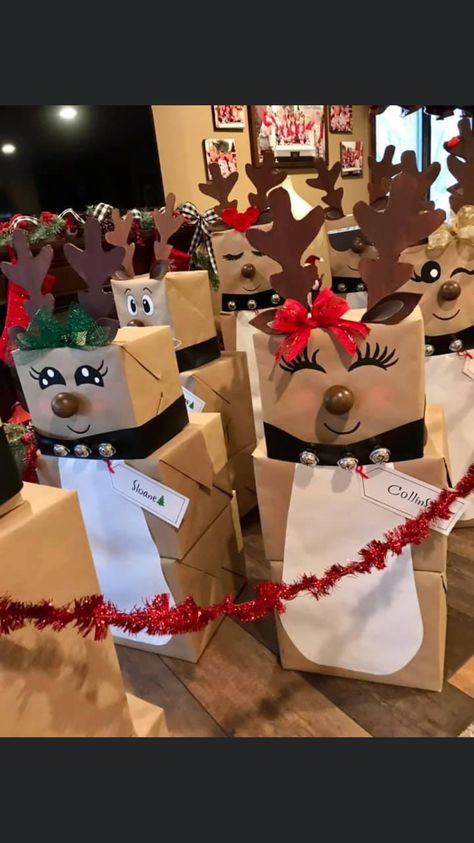 Reindeer Christmas Present Boxes, Reindeer Wrapped Presents, Christmas Gift Towers For Kids, Present Tower Christmas, Christmas Present Tower Ideas, Reindeer Present Tower, Stackable Christmas Gift Boxes Diy, Reindeer Boxes For Christmas, Snowman Wrapped Presents