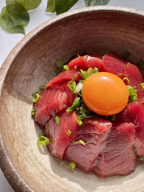 Marinated Tuna Sashimi Tuna Aesthetic, Sashimi Aesthetic, Tuna Sashimi Recipe, Donburi Recipe, Marinated Tuna, Fatty Tuna, Dr Food, Sashimi Recipe, Tuna Tataki