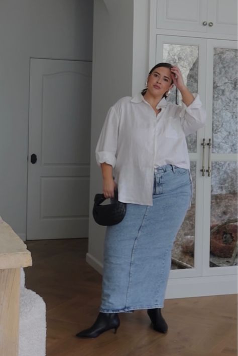 Long Denim Skirt Outfit Plus Size, Denim Skirt Plus Size, Denim Skirt Plus, Elegant Tips, Friendly Outfits, Curve Style, Maxi Denim Skirt, Plus Size Fall Outfit, Skirt Plus Size