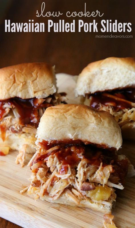 Hawaiian Pulled Pork Sliders, Pork Sliders Recipes, Hawaiian Pulled Pork, Sliders Recipes Hawaiian Rolls, Luau Party Food, Easy Slider Recipes, Luau Food, Roast Beef Sandwich, Pulled Pork Sliders