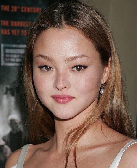 Devon Aoki Icon, Round Face Celebrities, Devon Aoki, Gyaru, Round Face, Brown Eyes, Pretty Face, Maquillaje De Ojos, Fashion Makeup