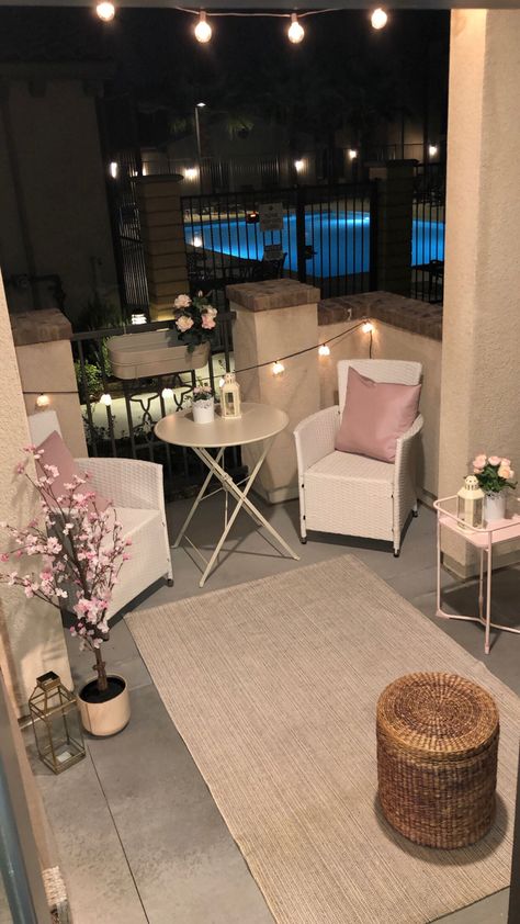 Patio Decor Apartment, Apartment Patio Ideas, Ikea Patio, Entrance Apartment, Small Apartment Balcony Ideas, Patio Decorating Ideas Apartment, Friends Apartment, Apartment Decorating Living, Cozy Patio