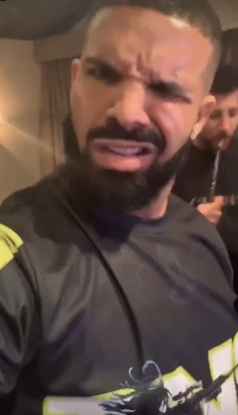 Drake Funny Pics, Funny Drake Pictures, Drake Reaction Pic, Drake Reaction, Drake Mood, Drake Funny, Drake Meme, Champagne Papi, Drake Photos