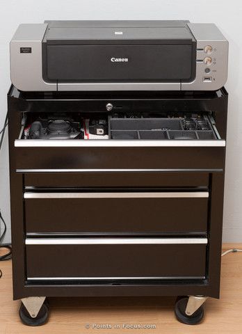 Printer Stand and camera storage all in an easy to move box. Organisation, Photo Equipment Storage, Camera Storage Ideas, Photo Gear Storage, Photography Equipment Beginner, Camera Equipment Storage, Photography Gear Storage, Photography Equipment Storage, Camera Gear Photography Equipment