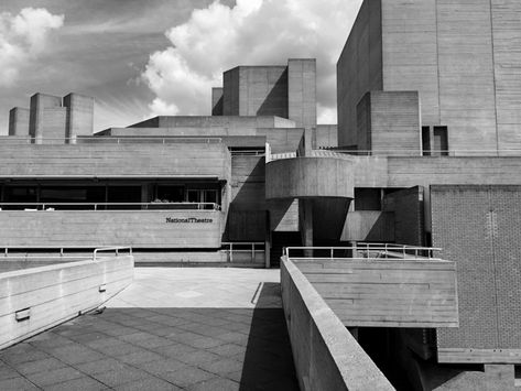 Denys Lasdun - Royal National Theatre, Southbank Centre, London Parasitic Architecture, Boston City Hall, Theatre Building, Bauhaus Architecture, Exposed Concrete, Brutalist Architecture, National Theatre, Tower Of London, London Street