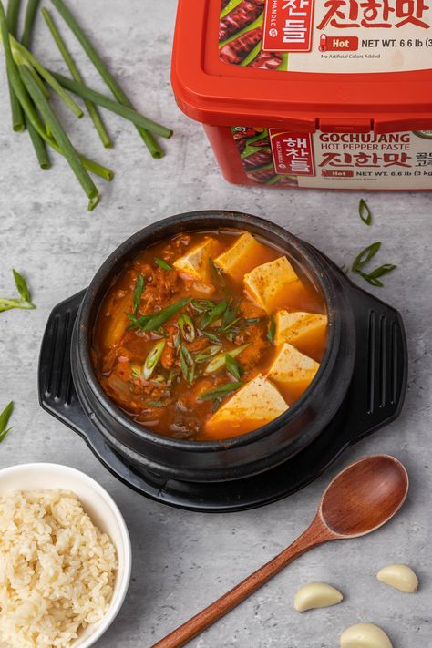 Kimchi Jjigae Kimchi Aesthetic, Kimchi Jjigae Recipe, Korean Kimchi Stew, Kimchi Jigae, Kimchi Stew Recipe, Jjigae Recipe, Korean Food Kimchi, Easy Kimchi, Kimchi Jjigae