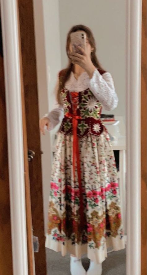 Folk Dresses Modern, Polish Dress Traditional, Polish Traditional Dress, Traditional Polish Dress, Slavic Inspired Fashion, Slavic Fashion Modern, Traditional Swedish Clothing, Russian Folk Dress, Polish Traditional Clothing