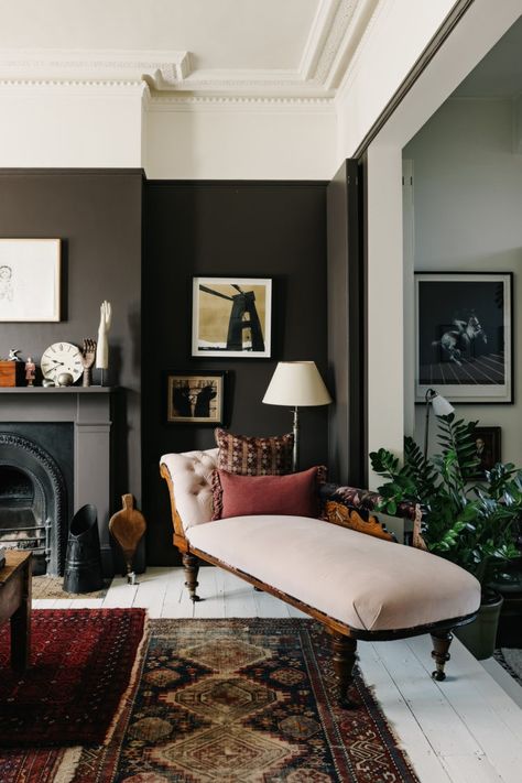 Mad About The House, Design Salon, Dark Walls, Dark Interiors, Living Room Inspo, Front Room, Living Room Inspiration, Home Living Room, Room Inspiration