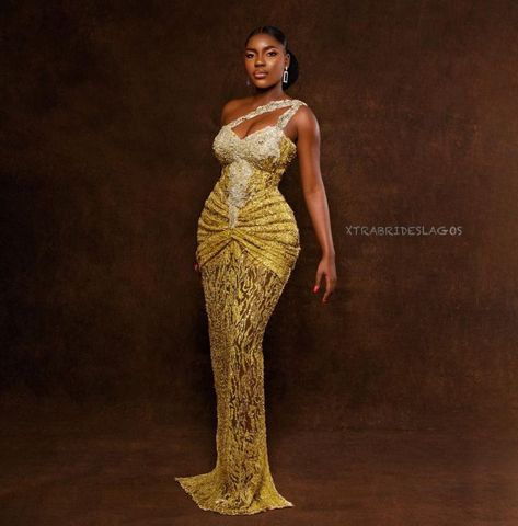 Exquisite Nigerian Lace Asoebi Styles-Volume 23 – A Million Styles African Marriage, Nigerian Traditional Dresses, Lace Asoebi, Lace Asoebi Styles, Nigerian Dress Styles, Africa Outfits, Sew Ideas, Nigerian Dress, Dinner Gowns