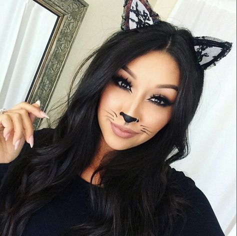 Makeup Cat Karneval Diy, Maquillage Halloween Simple, Cat Halloween Makeup, Halloween Make-up Looks, Cat Makeup Halloween, Creepy Halloween Makeup, Cute Halloween Makeup, Halloween Makeup Pretty, Cat Halloween Costume