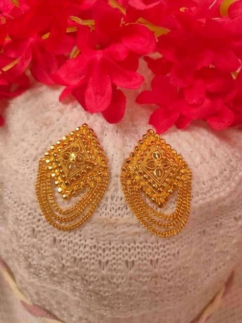 Dubai Gold Jewelry Earrings Jhumka, Gold Earrings Indian Wedding Bridal, Gold Earrings Designs Indian, Dubai Gold Jewelry Earrings, Small Earrings Gold, 22k Gold Earrings, Unique Gold Jewelry Designs, Bridal Jewellery Inspiration, Gold Earrings Indian