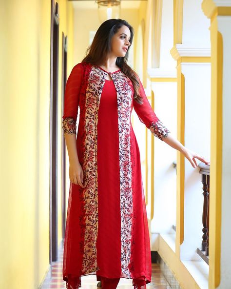 295 Likes, 1 Comments - Bhaavna Lovers🌹 (@bhavana.bhavs) on Instagram: “#bhavana #bhaavna #bhavanamenon” Latest Gown Style, Open Shirt Design, Latest Gown Styles, Red Kurti, Casual Gowns, Pakistani Formal Dresses, Long Gown Design, Velvet Dress Designs, Simple Kurta Designs