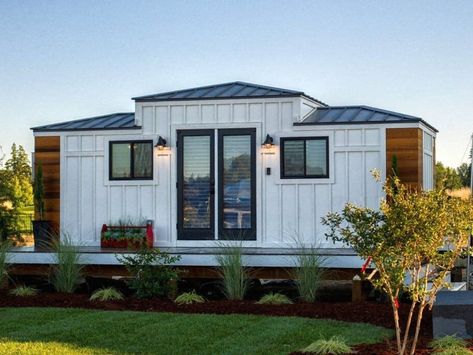 Small Home Decor Ideas, Interior Design Garage, Tiny House Towns, Remodel Farmhouse, Tiny Houses On Wheels, Tiny House Swoon, Houses On Wheels, Tiny House Interior Design, Small Home Decor