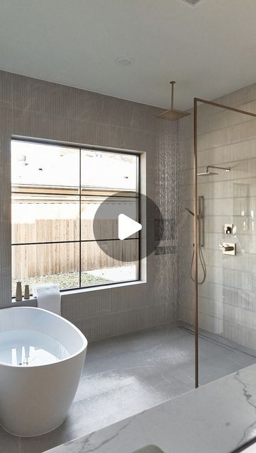 BuildTX Solutions on Instagram: "Shower or bath? Why not both? ✨👆🏻

Loving the open floor plan we used here…👆🏻😍combining the tub and shower in the same space, without any walls getting in the way. It’s been a favorite in our latest projects!! 👩🏻‍🎨🧡 Would you try this in your bathroom?👇🏻" Walk In Shower No Door With Tub, Bathroom Remodel Master Free Standing Tub, Built In Soaking Tub, Bathroom Shower Bath Combo, Shower And Bath Combo Walk In, Bath Tub And Shower Combo Ideas, Tub And Shower Combo Ideas Walk In, Concrete Floors Bathroom, Bath And Shower Combo Ideas