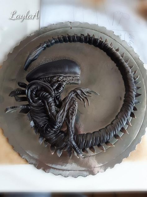 Alien Themed Cake, Xenomorph Cake, Alien Birthday Cake, Alien Cakes, Alien Cake, Beautiful Alien, Hand Modeling, Giger Art, Alien Party