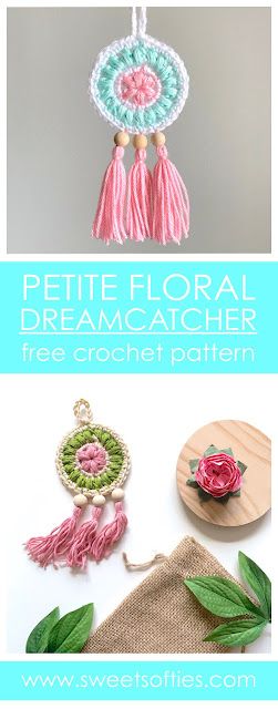 Petite Floral Dreamcatcher (Free Crochet Pattern + Video Tutorial) - Sweet Softies Crochet Dreamcatcher Pattern, Crochet Dreamcatcher, Crochet Keychain Pattern, Mode Crochet, Crochet Wall Hangings, Crochet Keychain, Heart Sign, Crochet Flower, Love Crochet