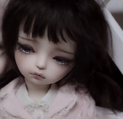 Porcelain Doll, Black Hair, We Heart It, Porcelain, Lost, Dolls, Hair, White, Black