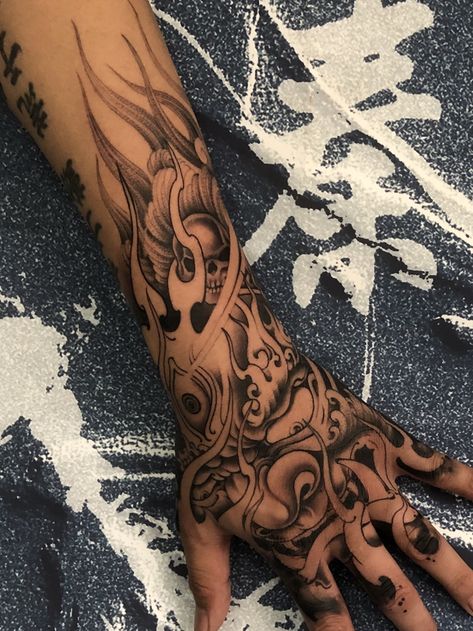 Japanese Forearm Tattoo Design, Japanese Hand Tattoos, Geometric Tattoo Sleeve Designs, Hand Tattoo Designs, Unique Tattoos For Men, Flame Tattoos, Forearm Tattoo Design, Tattoo Signs, Fire Tattoo