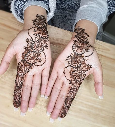 Palm Mehndi Design Arabic Henna, Simple Henna Designs Hand Palm, Bail Mehendi, Plam Mehandi Designs Simple, Palm Mendhi, Simple Henna Designs Palm, Simple Mehndi Designs Palm, Heart Mehndi, Henna Palm