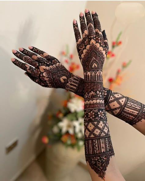 Mehendi Pakistani Design, Fancy Mehandi Designs, Mehendi Designs For Bride Bridal Mehndi, Bridal Mehendi Designs Hands Latest, Latest Mehndi Designs Unique, Jawline Snaps, Latest Bridal Mehndi Designs Weddings, Body Mehndi, Latest Mehndi Designs Wedding