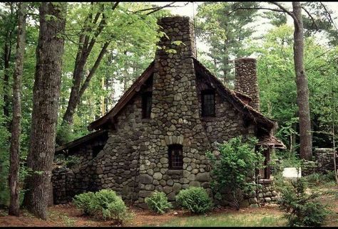 Love this lil stone cottage Case In Pietra, Witch Cottage, Stone Cottages, Fairytale Cottage, Storybook Cottage, Cottage In The Woods, Dream Cottage, House On The Rock, Stone Cottage