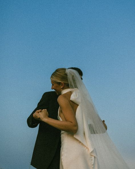 the golden --> blue hour of my dreams 🌞🦋 wedding day shot by team member carter, edited by kyndal! #iowaphotographer #iowawedding #iowaweddingphotographer Blue Hour Wedding Photography, Blue Hour, Team Member, Photo Inspo, The Golden, Iowa, Dream Wedding, Wedding Day, Wedding Photographers