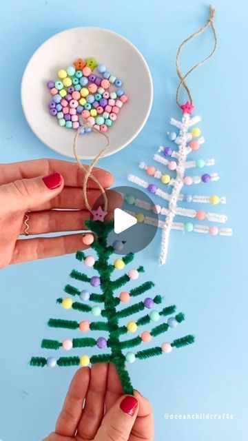 Ocean Child Crafts on Instagram: "Hello friends, I’ve been busy with other projects but it’s finally time to pop in here to share some fun Christmas craft ideas to make this December. 🎄⛄️💫   Only a few supplies are needed:  ⭐️ green/white pipe cleaners,  ⭐️ cute beads to decorate ⭐️ piece of twine to hang your tree ⭐️ scissor   These DIY trees make cute decorations for the Christmas tree but are also a fun way to decorate any present! 🎁" Pipe Cleaner Christmas Tree Ornaments, Christmas Craft With Pipe Cleaners, Arts And Crafts With Pipe Cleaners, Christmas Crafts With Pipe Cleaners, School Christmas Fair Ideas, Pipe Cleaner Christmas Crafts, Christmas Tree Diy Ornaments, Pipe Cleaners Crafts, Pipe Cleaner Christmas Tree