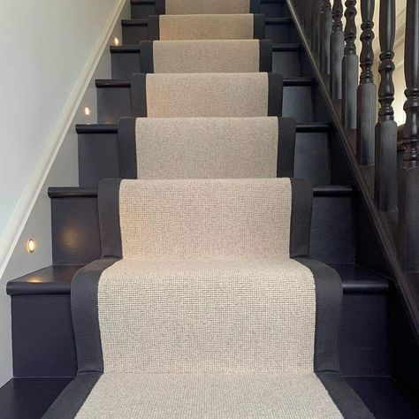 The Top 40 Stair Runner Ideas Stairs And Hallway Ideas, Black Staircase, Carpet Staircase, Black Stairs, Staircase Runner, House Staircase, Staircase Makeover, Stair Remodel, Staircase Decor