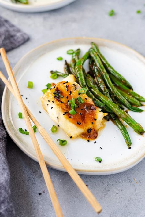 Maple Miso Butter Cod with Green Beans Miso Butter Cod, Miso Butter Beans, Miso Butterfish Recipe, Butter Fish Recipe, Green Beans Benefits, Butter Cod, Green Nutrition, Beans Benefits, Optavia Meals