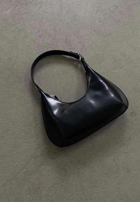 By Far Bag Outfit, Small Black Shoulder Bag, Black Shoulder Bag Aesthetic, Mini Black Purse, Small Shoulder Purse, Black Handbag Aesthetic, Black Bags Aesthetic, Black Shoulder Bag Outfit, Black Purse Aesthetic