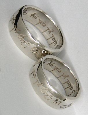 The elvish inscription reads, “One ring to show our love, one ring to bind us, one ring to seal our love and forever entwine us." Elvish Wedding, Geek Out, One Ring, Lord Of The Rings, Marry Me, Future Husband, The Hobbit, Future Wedding, Our Love