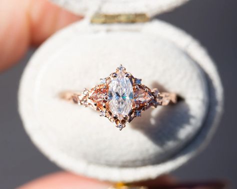 Sapphire Side Stones, Queen Rings, Ring Rosegold, Peach Sapphire, Cute Engagement Rings, Future Engagement Rings, Deco Nature, Briar Rose, Dream Engagement Rings