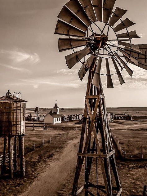 Western Aesthetic Wallpaper, Old Western Towns, Old West Town, Western Frontier, Country Backgrounds, Western Photo, Old Windmills, Cowboy Aesthetic, Western Artwork