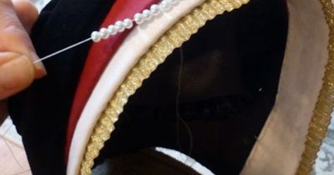 Liked on Pinterest: historical costume tutorial French Hood Tutorial Hood Tutorial, Elizabethan Fashion, Medieval Hats, 16th Century Fashion, Tudor Fashion, Historical Sewing, Tudor Costumes, Medieval Garb, Costume Tutorial