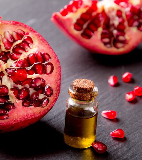 8 Amazing Benefits and Uses Of Pomegranate Seed Oil For Skin, Hair and Health Pomegranate Oil, Pomegranate Seed Oil, Pomegranate Juice, Best Essential Oils, Pomegranate Seeds, Healthy Fruits, Healthy Hair Growth, Delicious Fruit, Oils For Skin