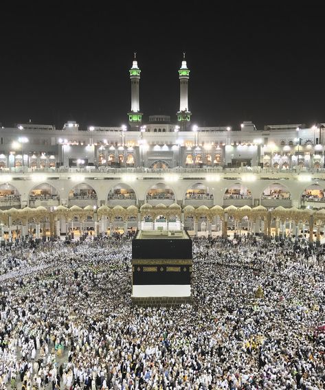 Why The Hajj Takes Place Next Week #refinery29 https://www.refinery29.com/en-us/2017/08/169665/what-is-hajj-pilgrimage-to-mecca What Is Hajj, Mecca Hajj, Pilgrimage To Mecca, Hajj Pilgrimage, Islamic Wallpaper Hd, Islamic Wallpaper, Makkah, Future Life, Mecca