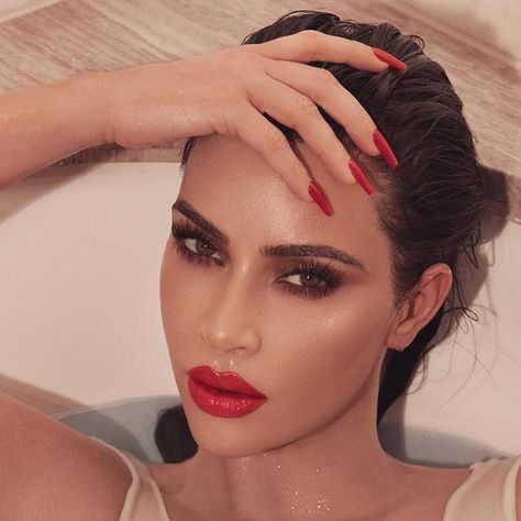 3M likes, 20K comments - Kim Kardashian (@kimkardashian) on Instagram: "@kkwbeauty Classic Red Lip 💋 Dropping online Jan 25 KKWBEAUTY.COM Photo by @gregswalesart Make..." Kardashian Lips, Red Lipstick Looks, Red Lipstick Makeup, Red Lip Makeup, Kim K, Red Lip, Lipstick Makeup, Red Lipstick, Red Lips