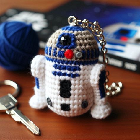 Star Wars Crochet, Keychain Pattern, R2 D2, Crochet Keychain, Simple Patterns, Couple Gifts, Free Crochet Pattern, Free Crochet, Create Your