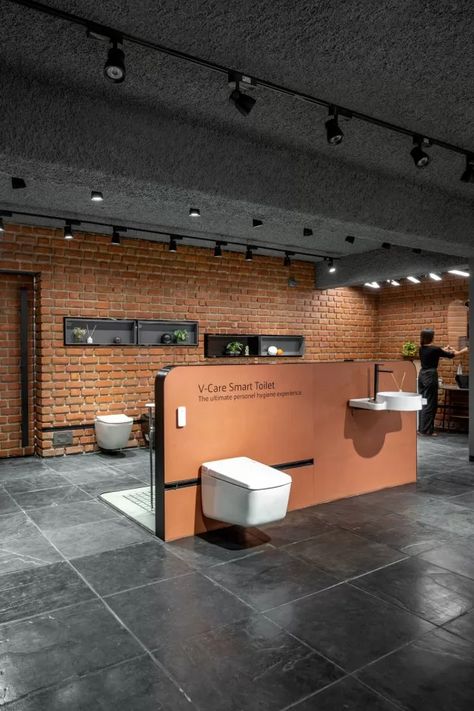 This 3200 sq.ft space in Vadodara is the most Exciting Destination for Sanitary Ware and Bath Collection Sanitaryware Showroom Design, Half Height Partition, Sanitary Ware Showroom Design, Sanitary Showroom Interiors, Sanitary Showroom Display, Interior Showroom Design, Grohe Showroom, Sanitary Showroom, Ceramic Showroom