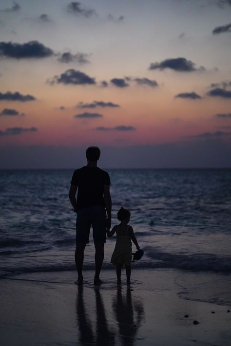 Poems Background Template, Papa Image, Father Son Photography, Fathers Day Wallpapers, Dad Aesthetic, Fathers Day Images, Walking On The Beach, Dark Landscape, Girl Walking