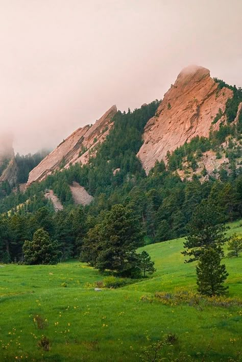 Boulder Colorado Aesthetic, Mountain Climbing Aesthetic, Boulder Aesthetic, Best Places In Colorado, Flatirons Boulder, Boulder Flatirons, Places In Colorado, Colorado Aesthetic, Colorado Photos